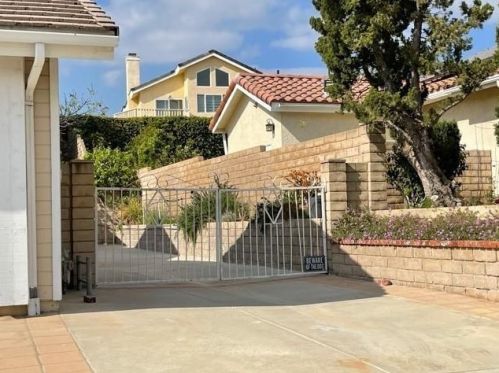 2917 Flanagan Dr, Simi Valley, CA 93063-5705