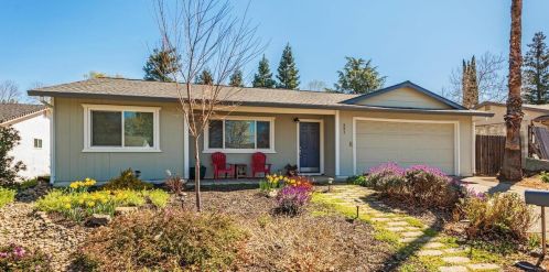 221 Briarcliff Dr, Folsom, CA 95630-2701