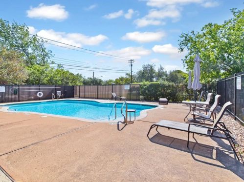 6801 Beckett Rd, Austin TX  78749-2005 exterior
