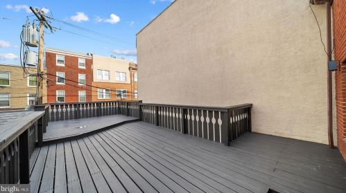 512 4 St, Philadelphia PA 19133-3105 exterior