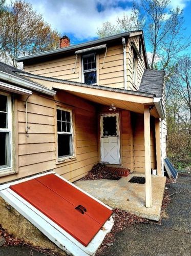 76 Kane St, Southington CT  06489-2510 exterior