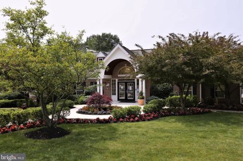 28 Ginger Ct, Princeton NJ  08540-9421 exterior