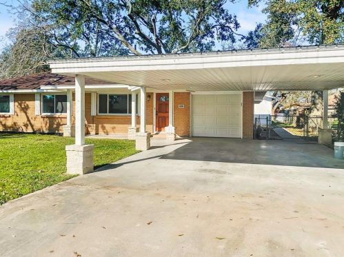312 Angle St, Angleton, TX 77515-4402