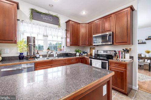 433 Forest Hills Dr, Richmond National Battlefiel, VA 22835-9108