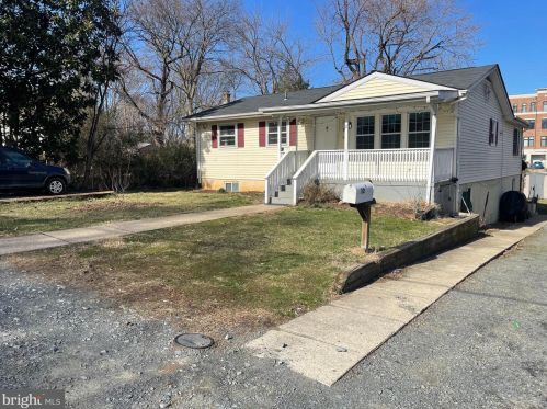 12 Monroe St, Leesburg, VA 20175-3606