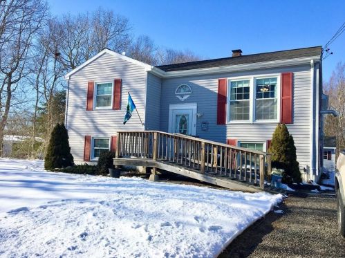 7 Madlin Ave, Charlestown, RI 02813-2714