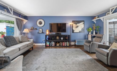 341 Jocelyn Pl, Highwood, IL 60040-1510