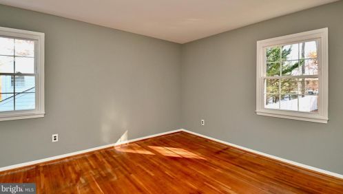 6153 Roxbury Ave, Springfield VA  22152-1625 exterior