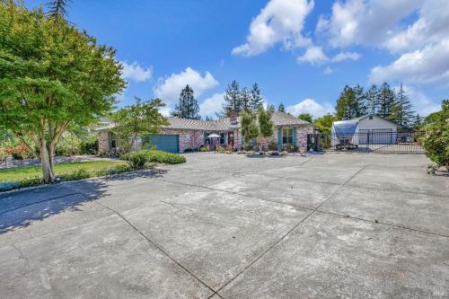119 Moll Dr, Windsor, CA 95492-9112