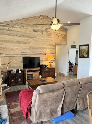 8159 Sun Country Dr, Elizabeth, CO 80107-9384