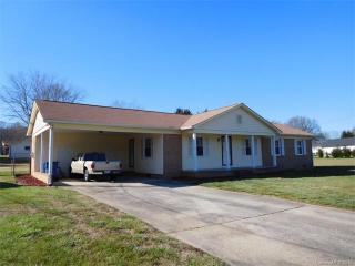 6431 Roanoke Dr, Kannapolis, NC 28081-8825