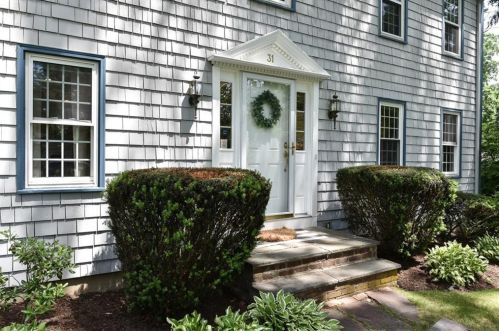 31 Trappers Ln, Warwick, RI 02818-2216