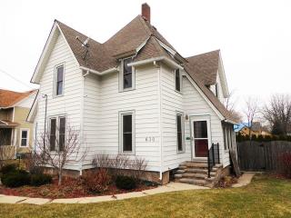 630 Oakland Ave, Hoffman Estates, IL 60120-4212