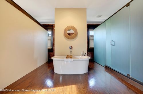 1034 2nd Ave, Tinton Falls NJ  07712-5834 exterior