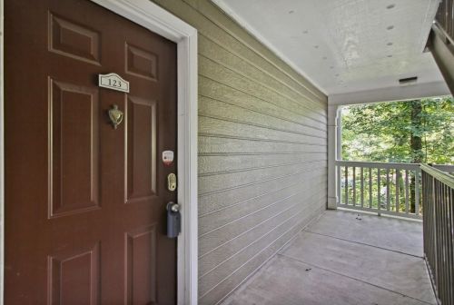 123 Bentley Pl, Tucker, GA 30084-2175