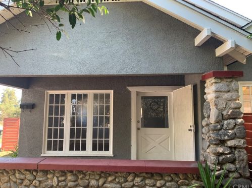 910 Berkeley Dr, Redlands, CA 92374-3603