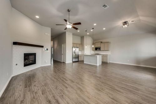 129 Mossy Oak Trl, Fort Worth TX  76131 exterior