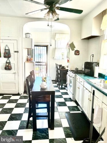 2816 22nd St, Philadelphia PA 19140-3830 exterior