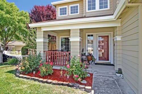9282 Mockingbird Ln, Gilroy, CA 95020-8205