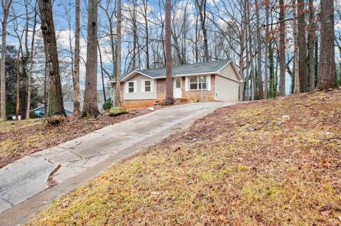 3221 Fern Valley Dr, Marietta, GA 30008-5621