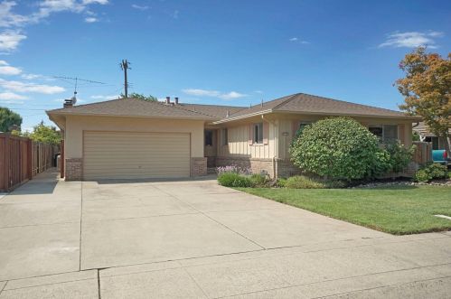 2006 Elm St, Lodi, CA 95242-2862