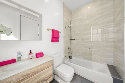 5128 Noble Ave, Van Nuys CA  91403-1376 exterior