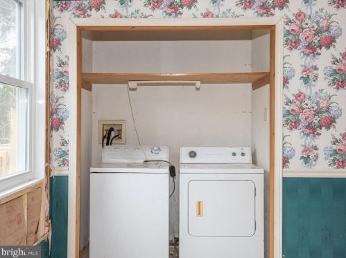 2122 Millcreek Rd, Lancaster PA  17602-4749 exterior