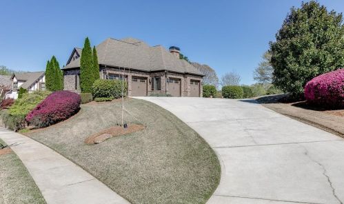 5979 Chickasaw Ln, Braselton, GA 30517-6040