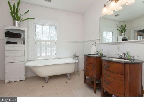 136 Mapleton Rd, Princeton NJ  08540-9600 exterior