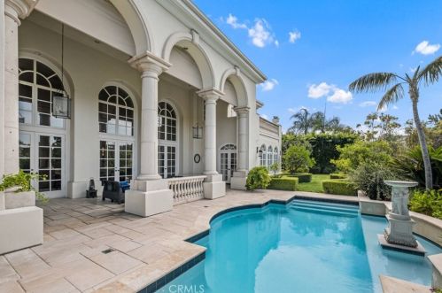 1 Charlotte, Irvine CA  92603-3448 exterior