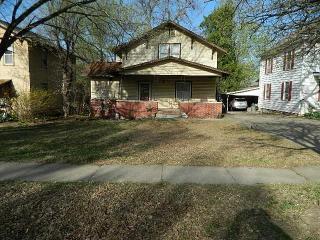 105 College St, Winfield, KS 67156-1811