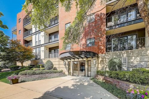 110 Evergreen Ave, Arlington Hts, IL 60004-6002
