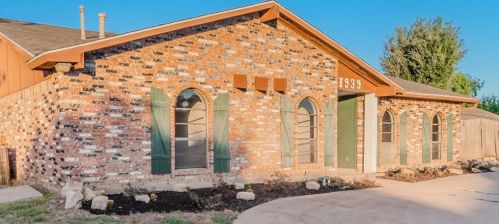 1939 Rambling Ridge Ln, Carrollton, TX 75007-3145