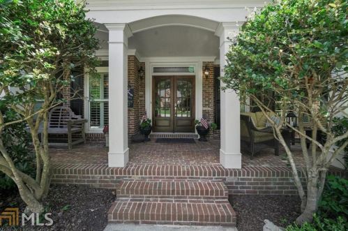 257 Cedarhurst Dr, Holly Springs, GA 30115-6445