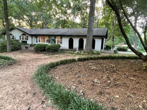 855 Rocky Ridge Ct, Stone Mountain, GA 30087-2833