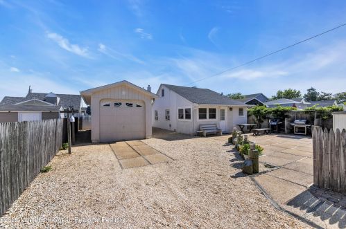 139 Princeton Ave, Lavallette NJ 08735-2635 exterior