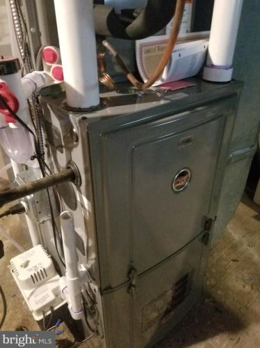 100 Chestnut Ave, Camden NJ  08107-2207 exterior