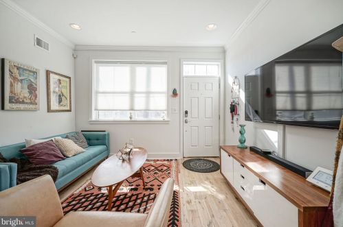 2537 Gordon St, Philadelphia, PA 19132-4218