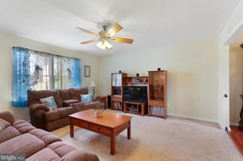 2913 Village Square Dr, York, PA 17315-4576