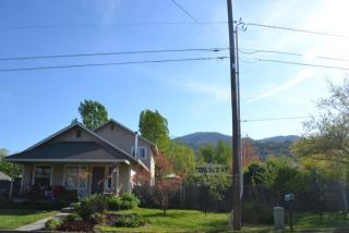240 Orange Ave, Ashland, OR 97520-1124