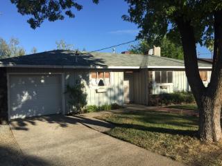 757 Ridge Rd, Redding, CA 96003-2609