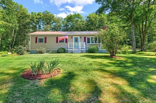 9 Easy St, Chichester, NH 03234-4525