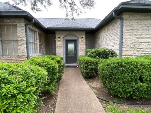7406 Curly Leaf Cv, Austin TX  78750-8312 exterior