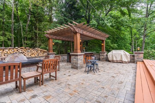 123 Andover Mohawk Rd, Andover, NJ 07821-5004