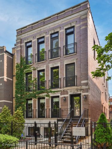 2727 Wilton Ave, Chicago, IL 60614-1423