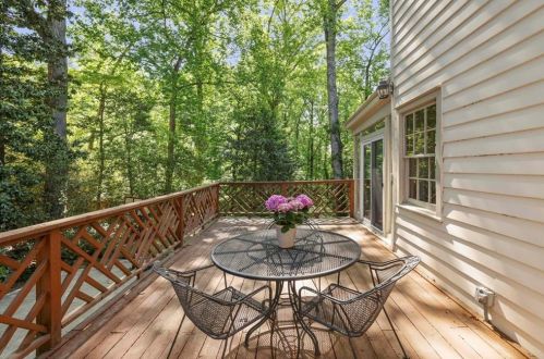 2835 Castlewood Dr, Atlanta GA  30327-1203 exterior