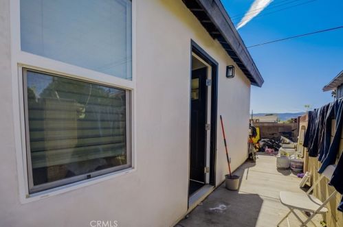 1518 Cochran St, Simi Valley CA 93065-2047 exterior