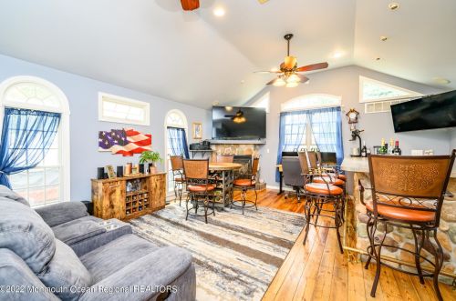 177 Ocean Ave, Middletown NJ 07748-5664 exterior