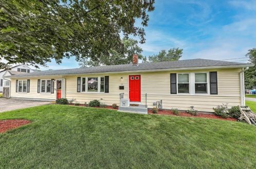 59 Yellowstone Ave, Warwick, RI 02888-3901