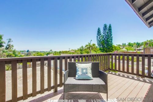 1376 Darwin Dr, Oceanside CA  92056-6618 exterior